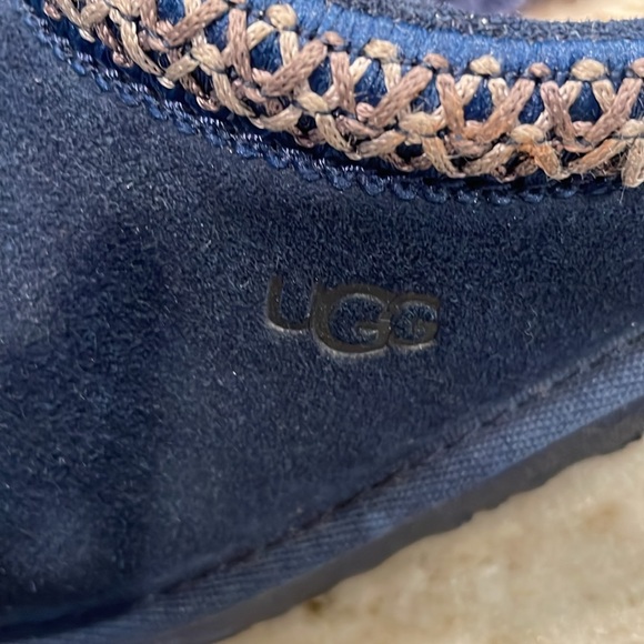 Kids Ugg’s slippers - Picture 2 of 6